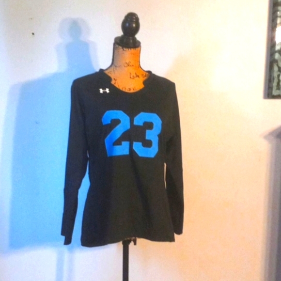 Under Armour Tops - Sports Top